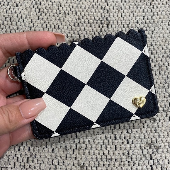 Betsey Johnson Accessories - 🟢2 FOR $12🟢 BETSEY JOHNSON Card Cash Holder